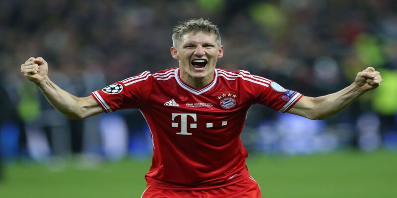 Bastian Schweinsteiger là cầu thủ chơi ở vị trí tiền vệ trung tâm của đội tuyển Đức